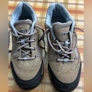 Hi-Tec tracker women’s  Beige and Light Blue Suede Hiking Shoes